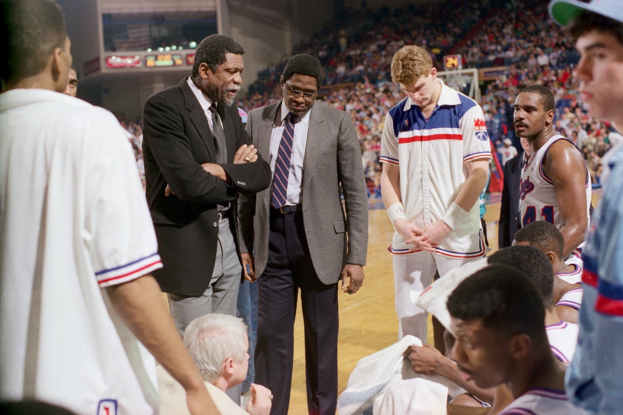 舆论放大镜 舆论放大镜